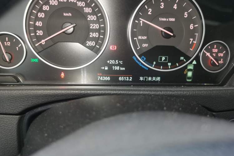 Used BMW 3 Series 2018 320Li Fashion Model Odometer Close Up