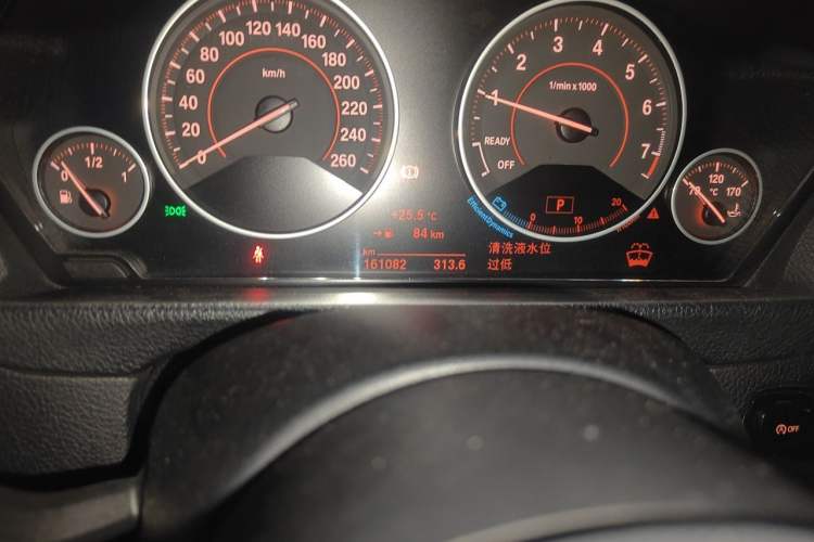 Used BMW 3 Series 2018 320i M Sport Package Odometer Close Up