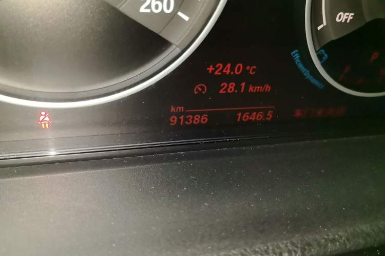 Used BMW 3 Series 2018 320Li Fashion Model Odometer Close Up