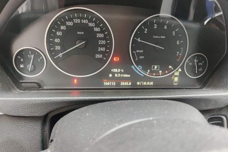 Used BMW 3 Series 2018 320Li Fashion Model Odometer Close Up