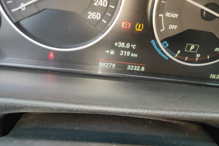 Used BMW 3 Series 2018 320Li Fashion Model Odometer Close Up