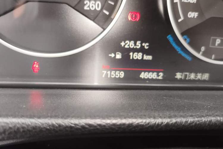 Used BMW 3 Series 2018 320Li Fashion Model Odometer Close Up