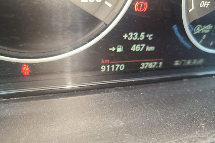 Used BMW 3 Series 2018 320Li Fashion Model Odometer Close Up
