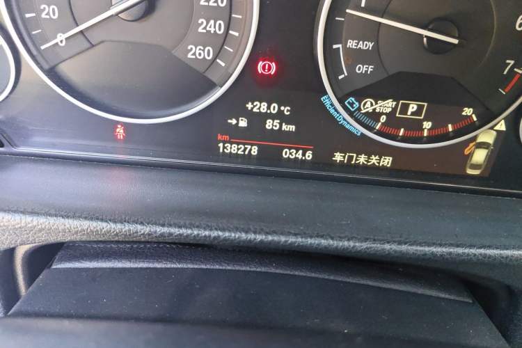 Used BMW 3 Series 2018 320Li Fashion Model Odometer Close Up