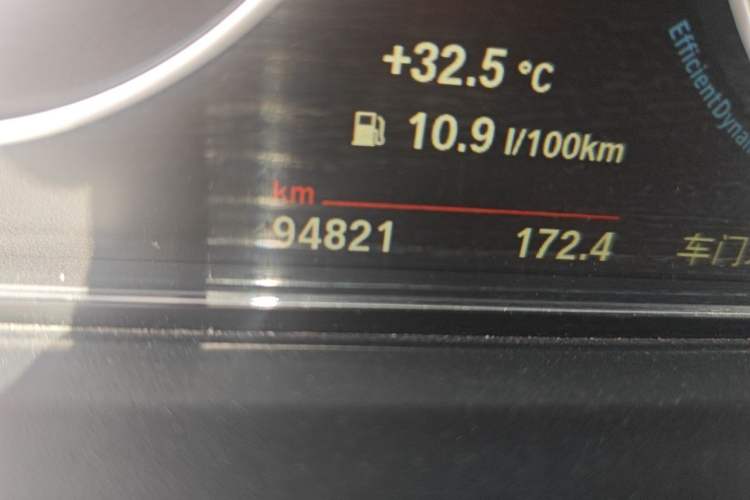 Used BMW 3 Series 2018 320Li Fashion Model Odometer Close Up