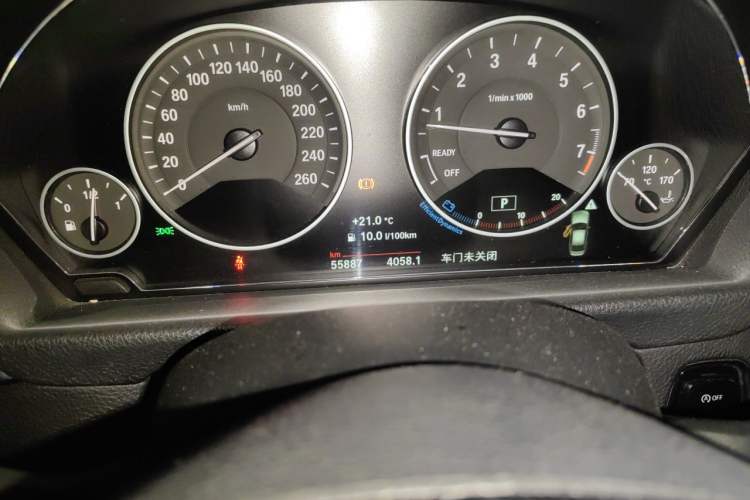 Used BMW 3 Series 2018 320Li Fashion Model Odometer Close Up