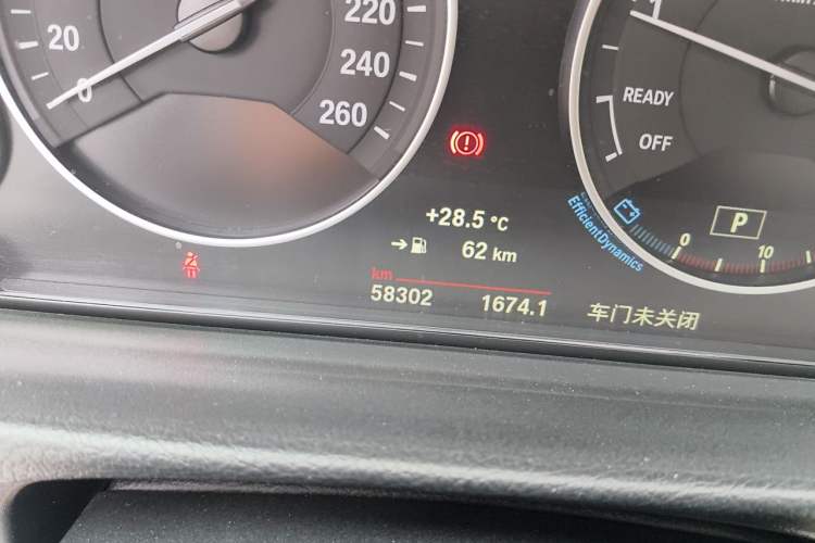 Used BMW 3 Series 2018 318Li Odometer Close Up
