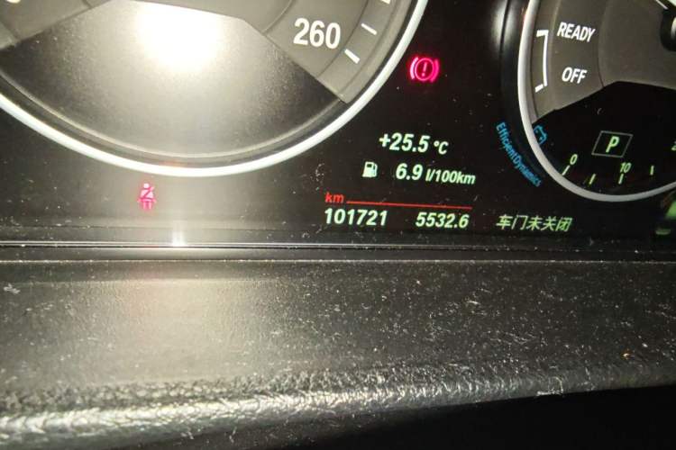 Used BMW 3 Series 2018 320Li Fashion Model Odometer Close Up