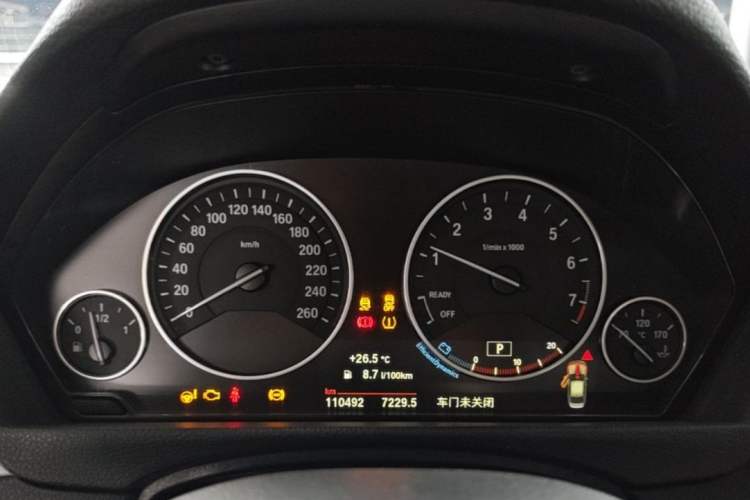 Used BMW 3 Series 2018 320Li Fashion Model Odometer Close Up