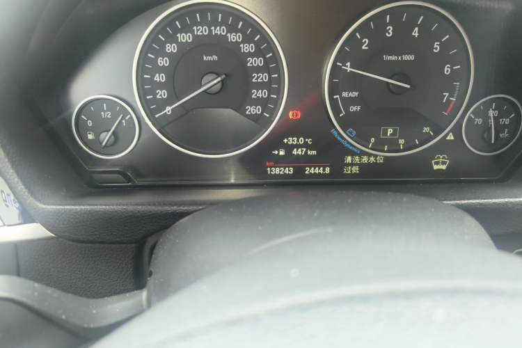 Used BMW 3 Series 2018 320Li Fashion Model Odometer Close Up