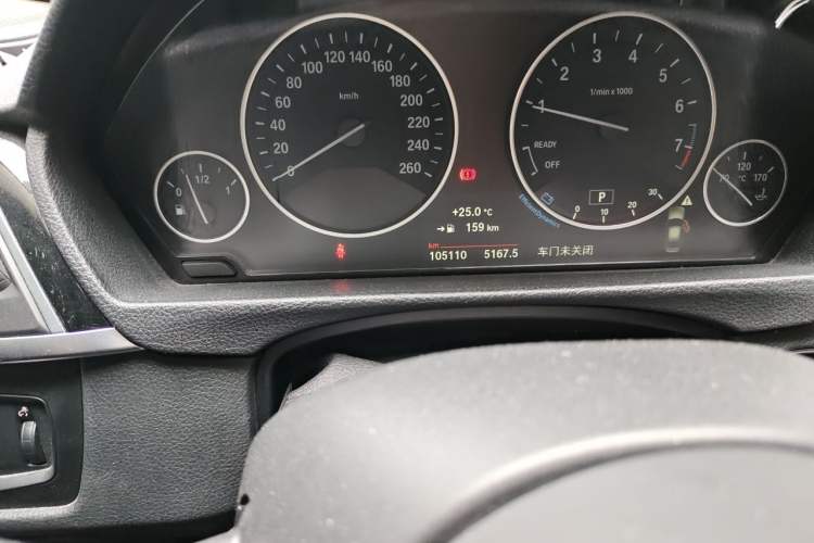 Used BMW 3 Series 2018 320Li Fashion Model Odometer Close Up