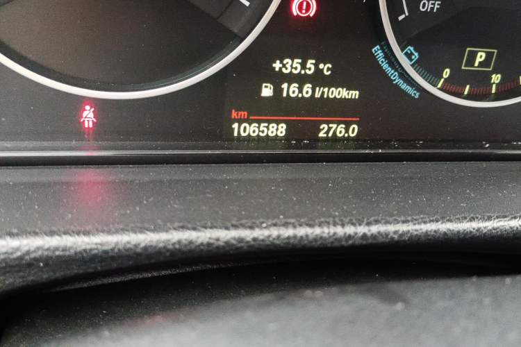 Used BMW 3 Series 2018 320Li Fashion Model Odometer Close Up