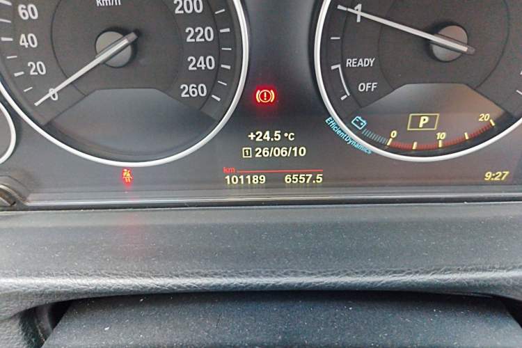 Used BMW 3 Series 2018 320Li Fashion Model Odometer Close Up