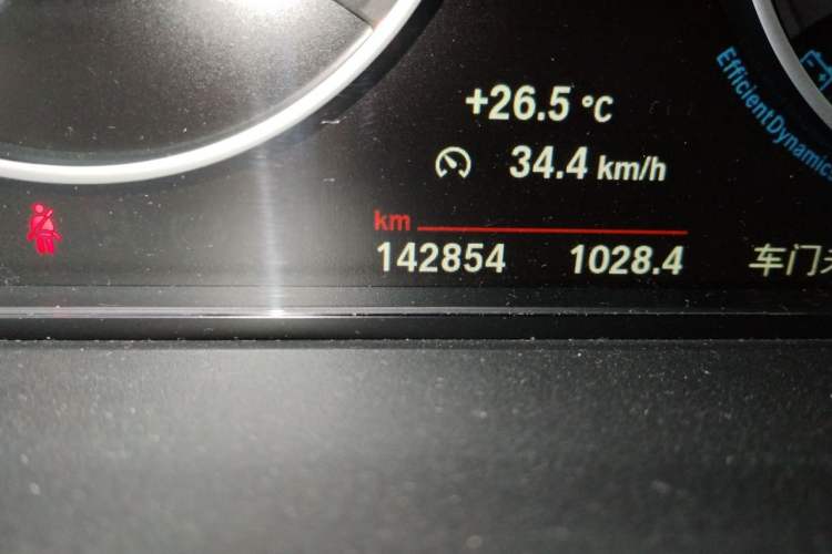 Used BMW 3 Series 2018 320Li Fashion Model Odometer Close Up