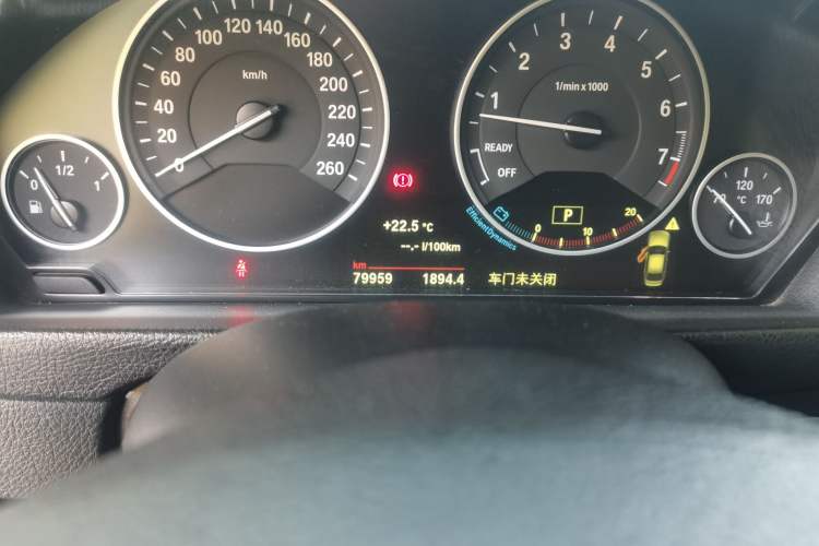 Used BMW 3 Series 2018 320Li Fashion Model Odometer Close Up