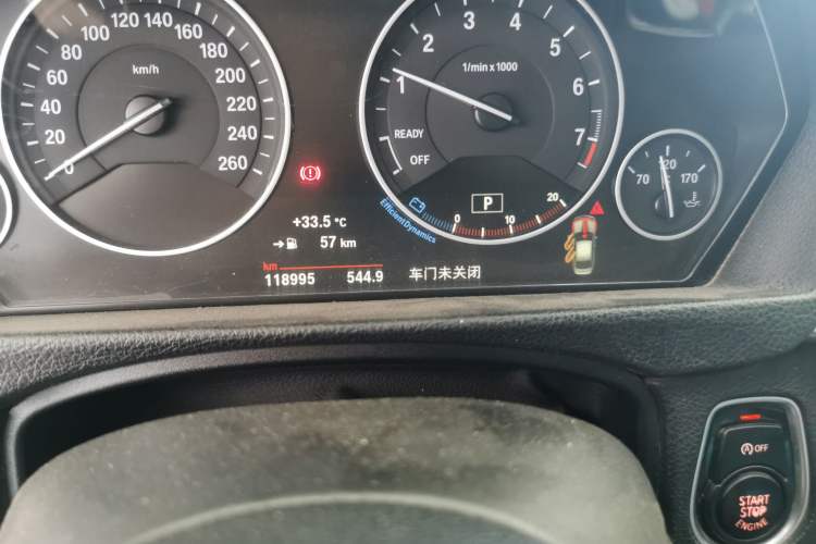 Used BMW 3 Series 2018 320Li Fashion Model Odometer Close Up