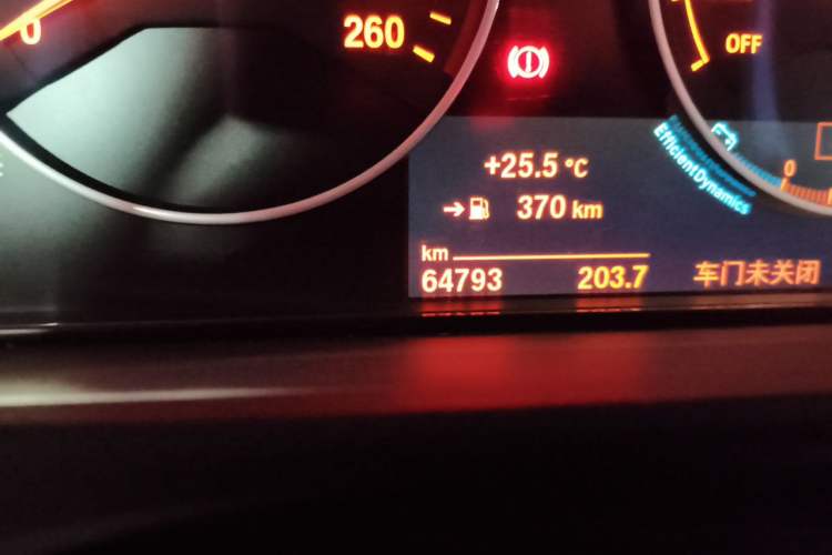 Used BMW 3 Series 2018 320Li Fashion Model Odometer Close Up