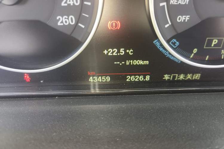 Used BMW 3 Series 2018 320Li Fashion Model Odometer Close Up