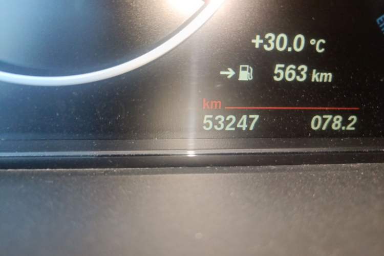 Used BMW 3 Series 2018 320Li Fashion Model Odometer Close Up