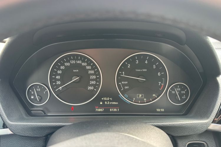Used BMW 3 Series 2018 320Li Fashion Model Odometer Close Up