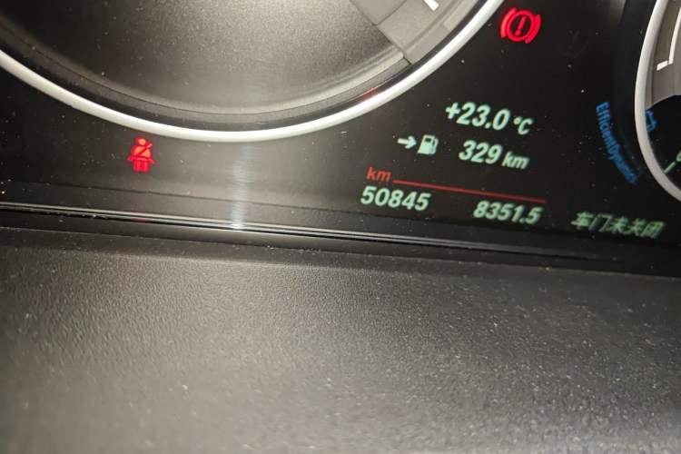 Used BMW 3 Series 2018 320Li Fashion Model Odometer Close Up