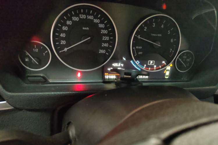 Used BMW 3 Series 2018 320Li Fashion Model Odometer Close Up
