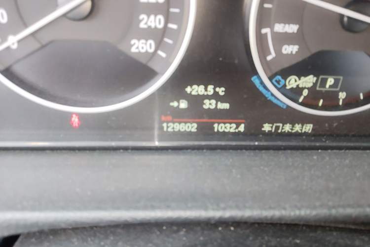 Used BMW 3 Series 2018 320Li Fashion Model Odometer Close Up