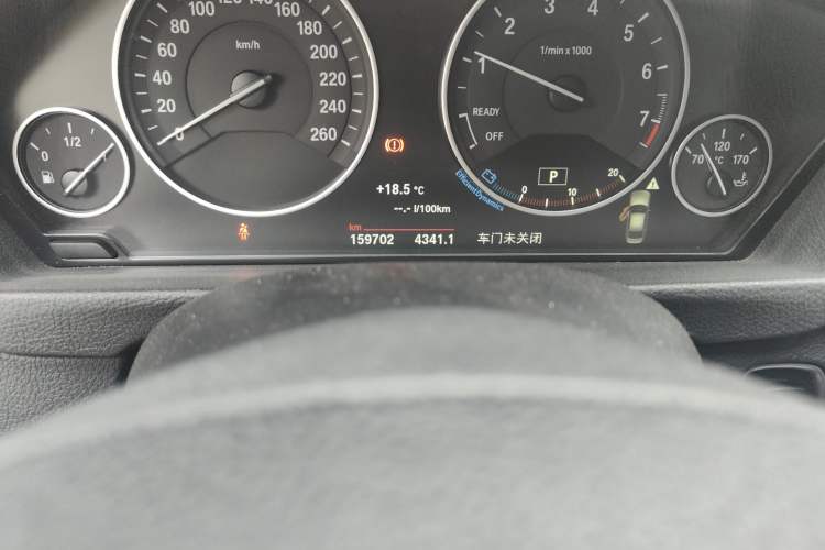 Used BMW 3 Series 2018 320Li Fashion Model Odometer Close Up