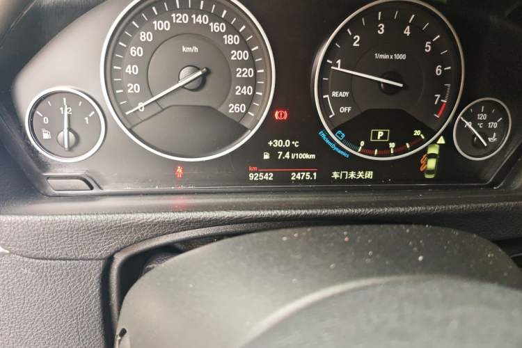 Used BMW 3 Series 2018 320Li Fashion Model Odometer Close Up
