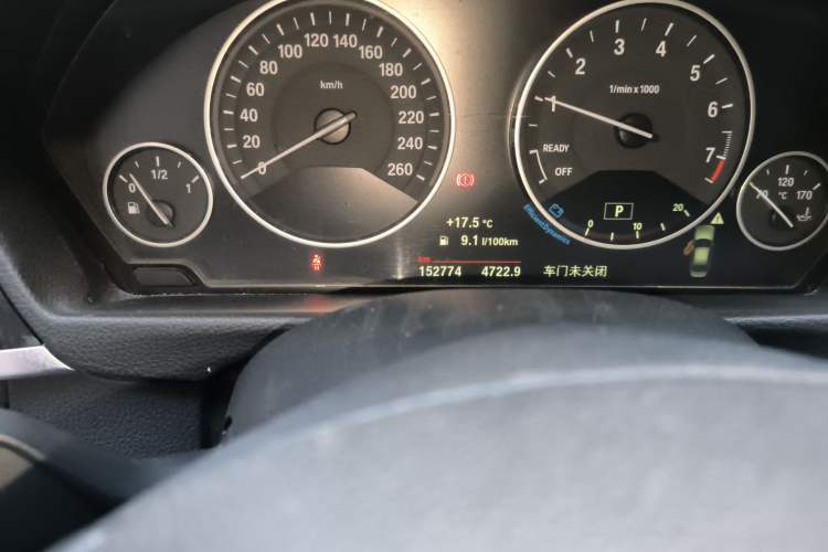 Used BMW 3 Series 2018 318Li Odometer Close Up
