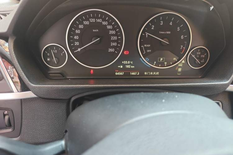 Used BMW 3 Series 2018 320Li Fashion Model Odometer Close Up