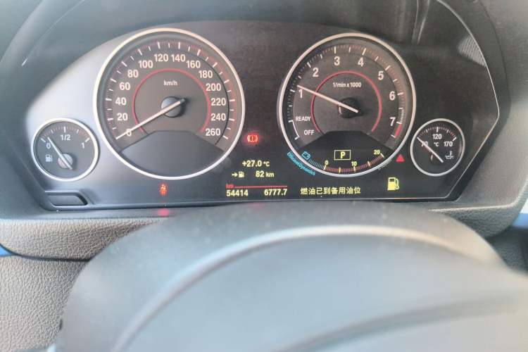 Used BMW 3 Series 2018 320i M Sport Package Odometer Close Up
