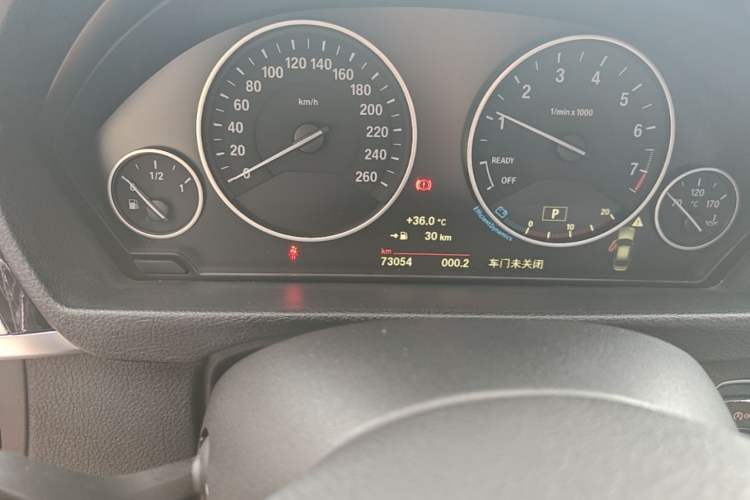 Used BMW 3 Series 2018 320Li xDrive Fashion Model Odometer Close Up