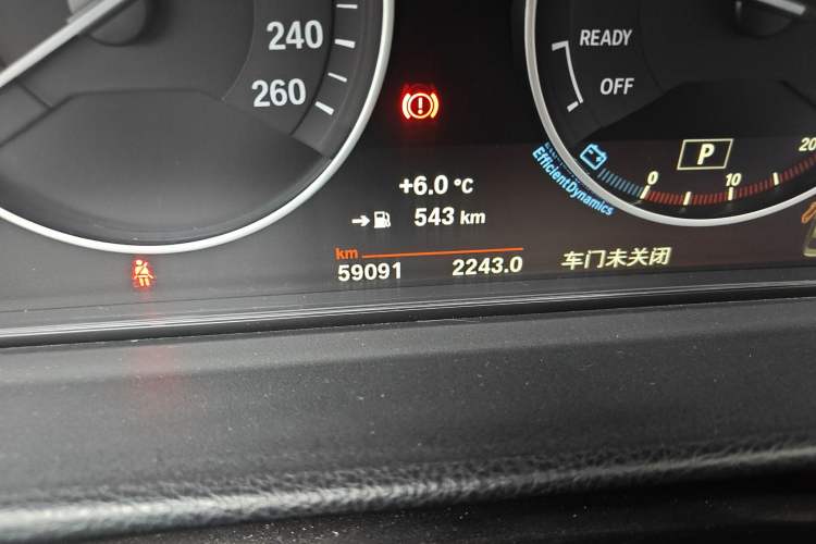 Used BMW 3 Series 2018 320Li Fashion Model Odometer Close Up