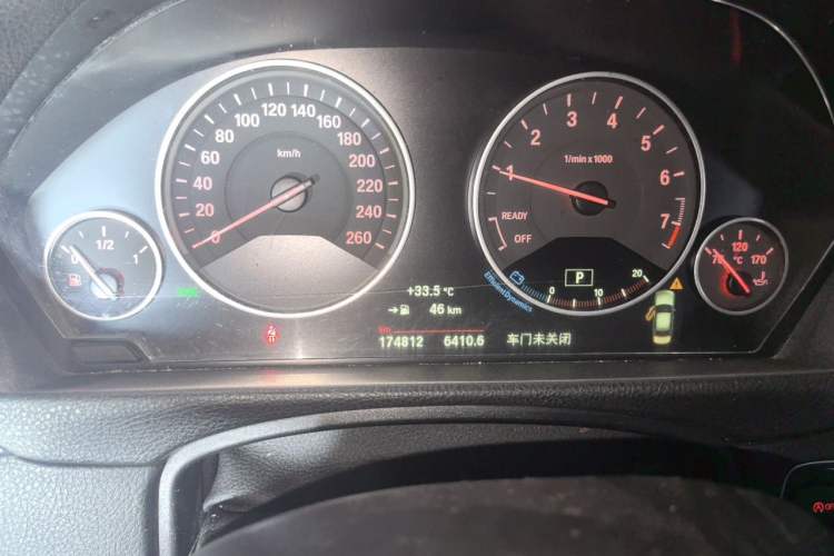 Used BMW 3 Series 2018 320Li Fashion Model Odometer Close Up