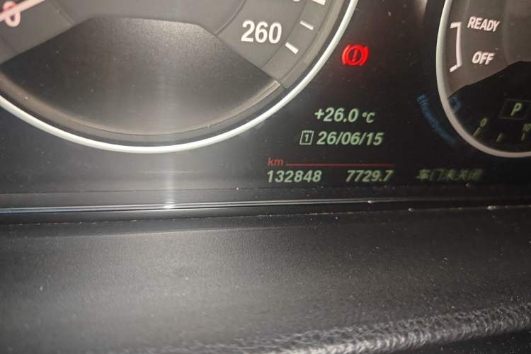 Used BMW 3 Series 2018 320Li Fashion Model Odometer Close Up