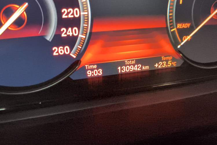 Used BMW 3 Series 2018 320i M Sport Night Edition Odometer Close Up