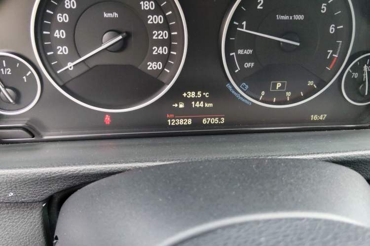 Used BMW 3 Series 2018 320Li Fashion Model Odometer Close Up