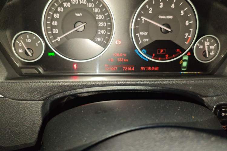 Used BMW 3 Series 2018 320Li Fashion Model Odometer Close Up