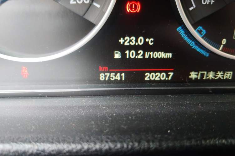 Used BMW 3 Series 2018 320Li Fashion Model Odometer Close Up