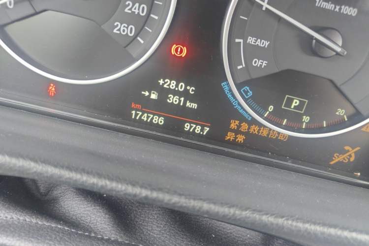 Used BMW 3 Series 2018 320Li Fashion Model Odometer Close Up