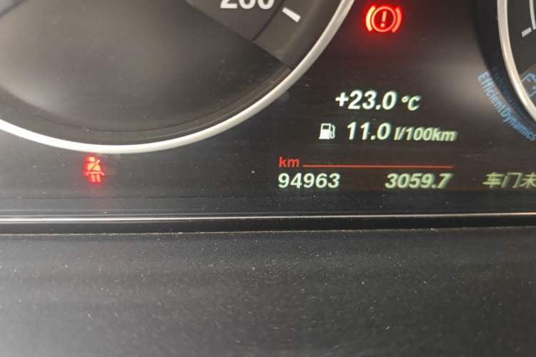 Used BMW 3 Series 2018 320Li Fashion Model Odometer Close Up