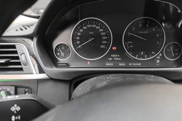 Used BMW 3 Series 2018 320Li Fashion Model Odometer Close Up