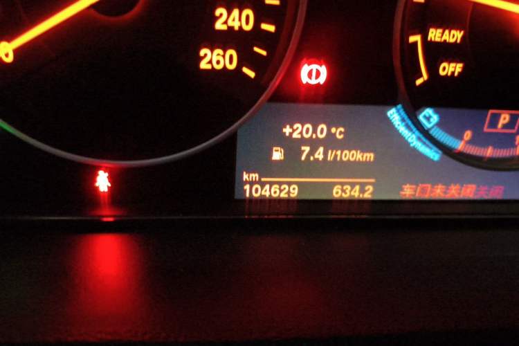 Used BMW 3 Series 2018 320Li Fashion Model Odometer Close Up