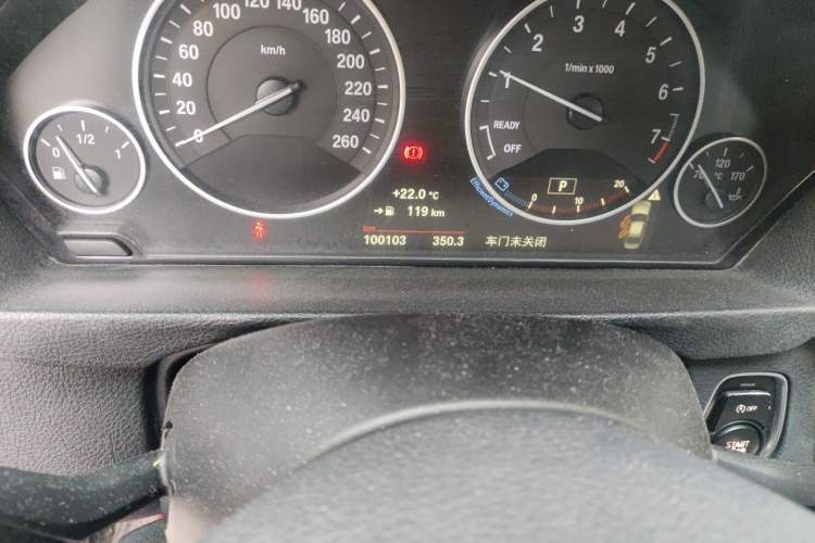 Used BMW 3 Series 2018 320Li Fashion Model Odometer Close Up