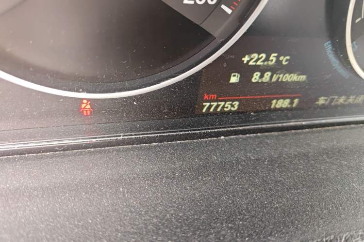 Used BMW 3 Series 2018 320i M Sport Package Odometer Close Up