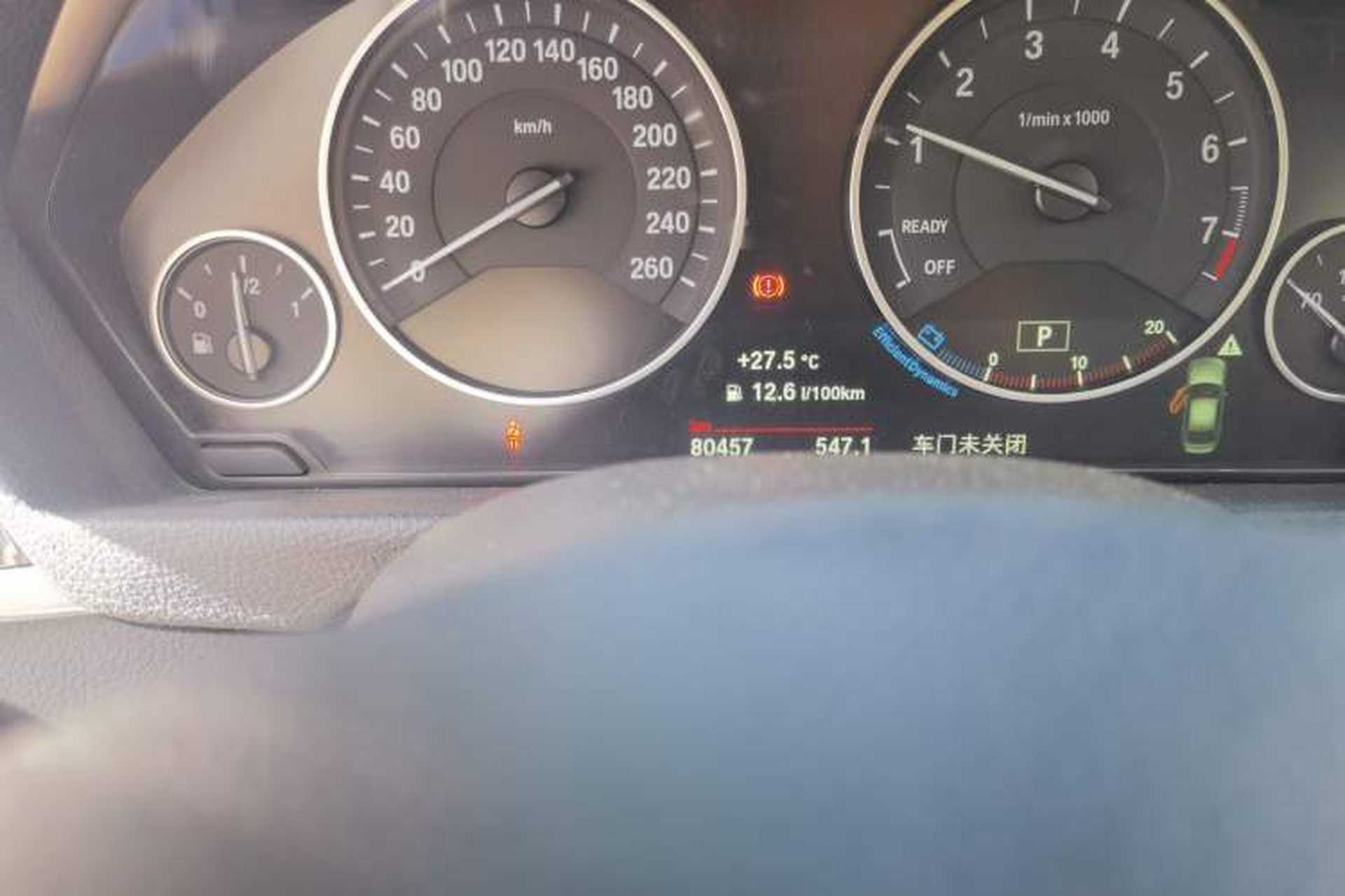 Used BMW 3 Series 2018 320Li Fashion Model Odometer Close Up