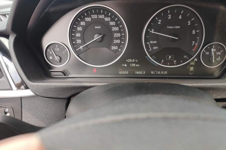 Used BMW 3 Series 2018 320Li Fashion Model Odometer Close Up