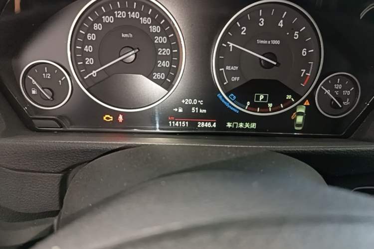 Used BMW 3 Series 2018 318Li Odometer Close Up