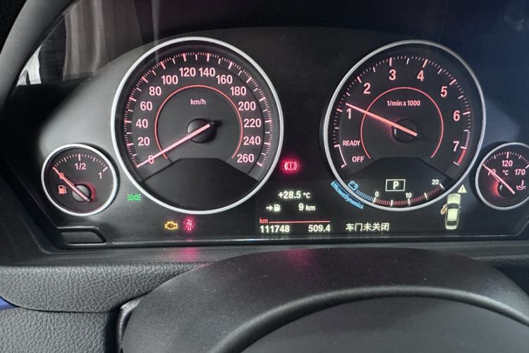 Used BMW 3 Series 2018 320i M Sport Package Odometer Close Up